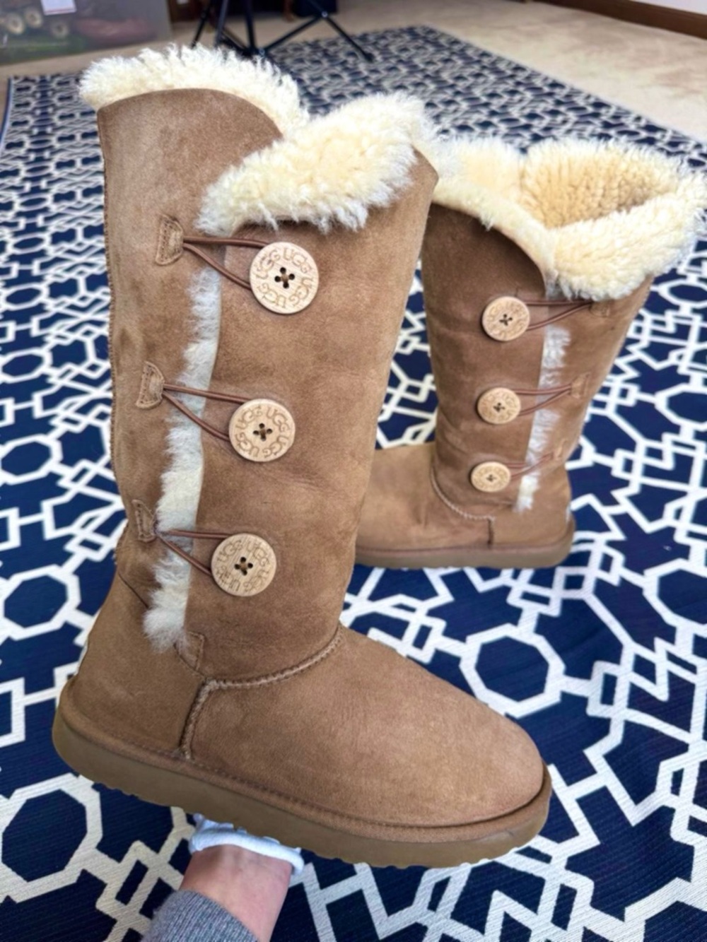 UGG Bailey Button Triplet II Chestnut Sheepskin Shearling Fur Tall Boots Sz 9